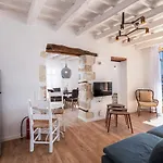 아파트 Anne Apartment, At The Venetian Port Of Rethimno! 레팀노