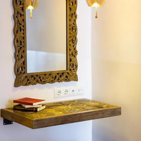 Anne Apartment, At The Venetian Port Of Rethimno! Апартаменты